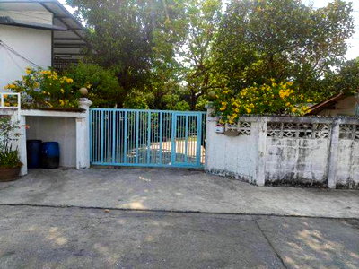 ที่ดิน บุญถาวร เกษตรนวมินทร์ : บ้านพร้อมที่ดิน 700 ตารางวา อยู่ในหมู่บ้านธนะสิน นวมินทร์ ซอย68 แยก 2 (ขายรวมหรือแบ่งขายได้)