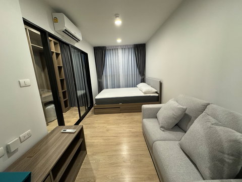 For rent a studio room at Premio Unic Ekkamai-Lat Prao. Brand new. Ready to move in.