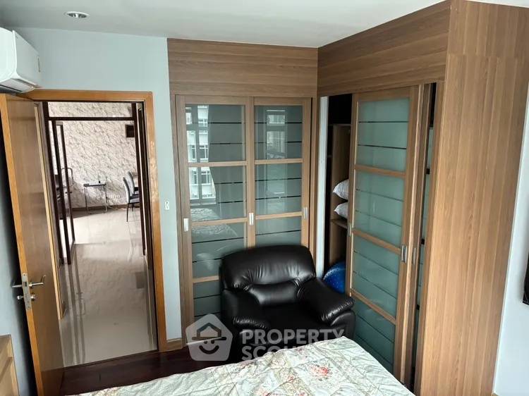 รูป คอนโด 2 ห้องนอน ชั้น 25 ที่ Circle Condominium ใกล้ MRT เพชรบุรี (ID 2464416) - รูปที่ 2/4
