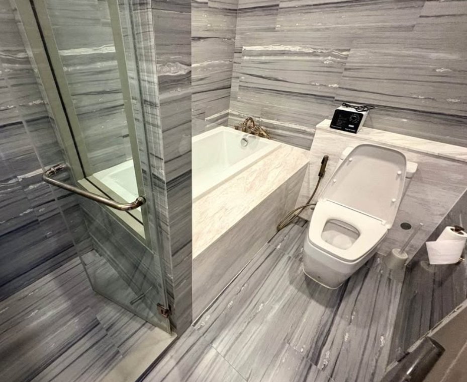 รูป Luxury Condo for Rent Phrom Phong | City Lifestyle Luxury | Near BTS Phrom Phong | 75,000 THB/Month | คอนโดหรูให้เช่า พร้อมพงษ์ ไลฟ์สไตล์เมือง หรูหรา ใกล้ BTS พร้อมพงษ์ 75,000 บาท/เดือน – LTHC14985 - รูปที่ 3/5