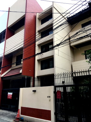 เช่าบ้านเดี่ยว เจ อเวนิว ทองหล่อ : Townhouse in Sukhumvit 43 4 bedrooms, for rent