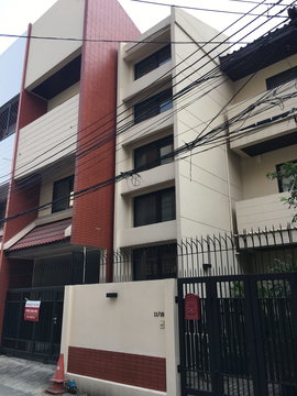Townhouse in Sukhumvit 43 4 bedrooms, for rent
