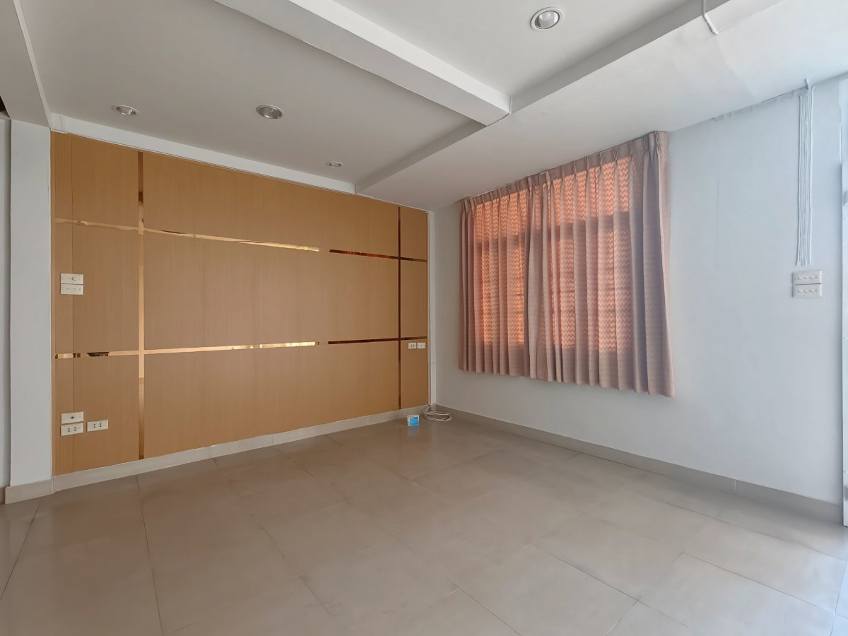 รูป ขายทาวน์เฮ้าส์ รีโนเวทใหม่ บดินทร์รักษา 3 คู้บอน 27 เนื้อที่ 20 ตร.ว. 3 นอน 2 น้ำ ต่อเติมครบ ใกล้รถไฟฟ้าสายสีชมพู สถานีคู้บอน พร้อมอยู่ - รูปที่ 12/47