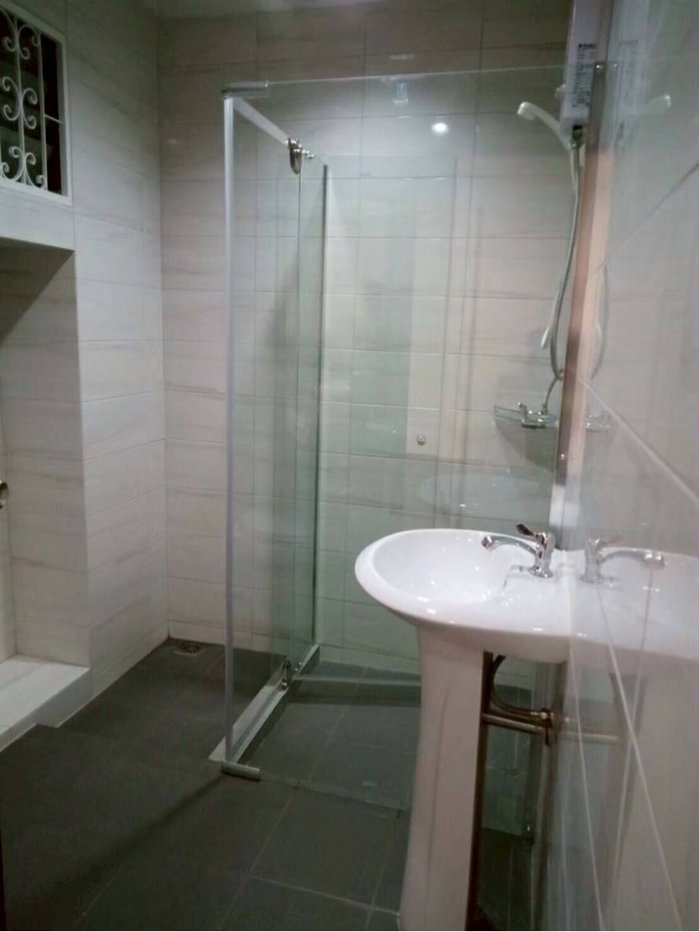 รูป 🔥ให้เช่า Towehome ย่านเอกมัย 5 ห้องนอน ทำเลใจกลางเมือง เดินทางสะดวก  ✨185 ตรม 18 ตรว  5 ห้องนอน | 5 ห้องน้ำ เหมาะสำหรับครอบครัวใหญ่  - รูปที่ 16/18