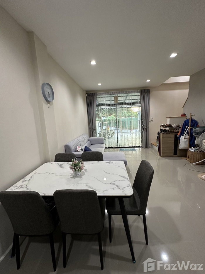 picture 3 Bedroom and 3 Bathroom for sale 1903842 - 7/25