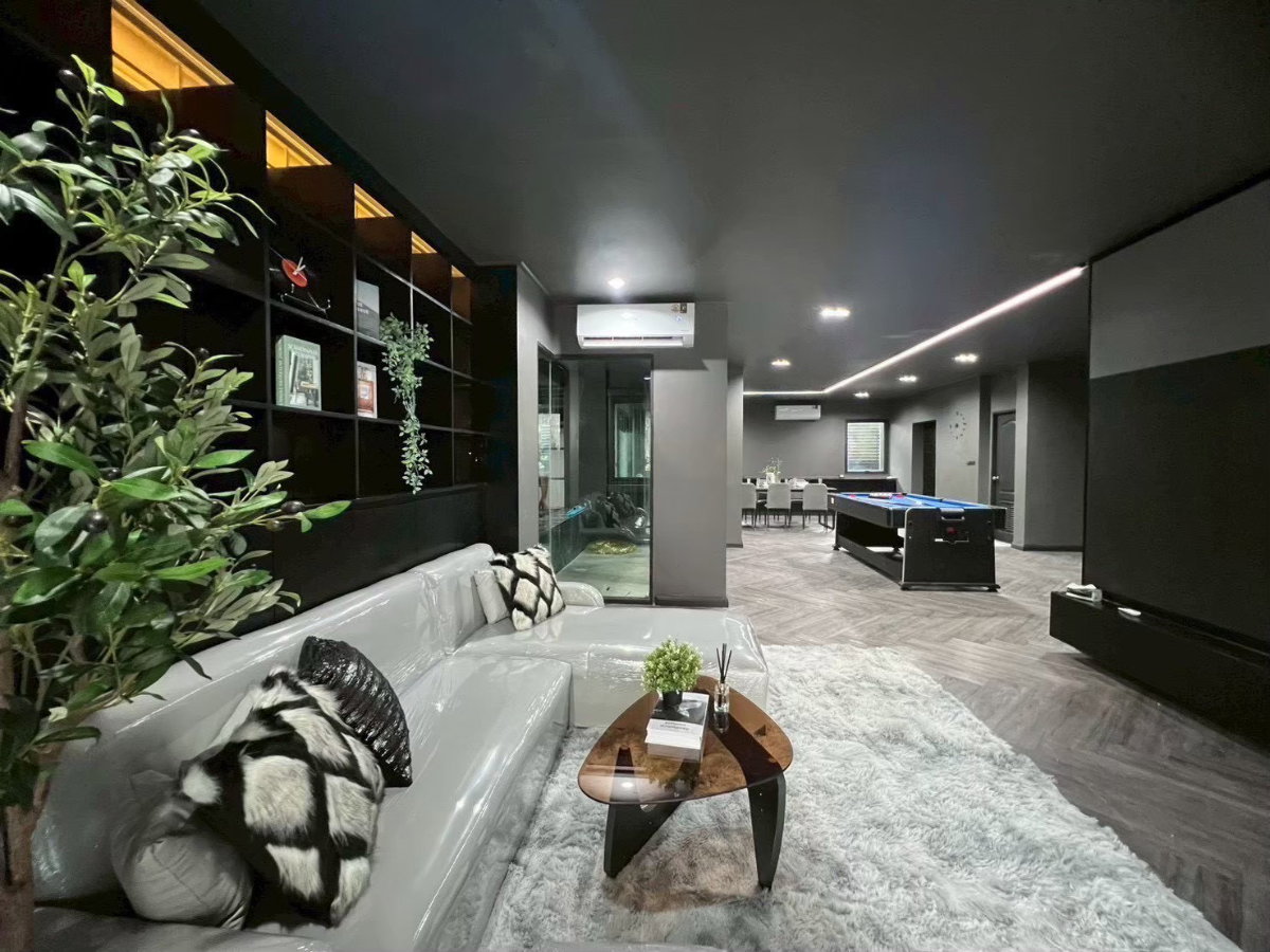 picture For rent: 2-storey pool villa on Soi Srinakarin 49 with private pool. - 2/10