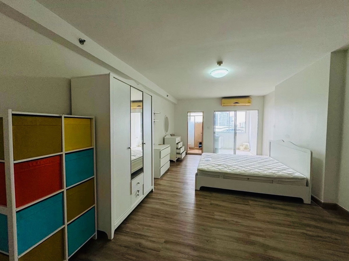 picture Only100 meters from BTS Udomsuk, a large studio room 33.8 sq.m. - 2/5