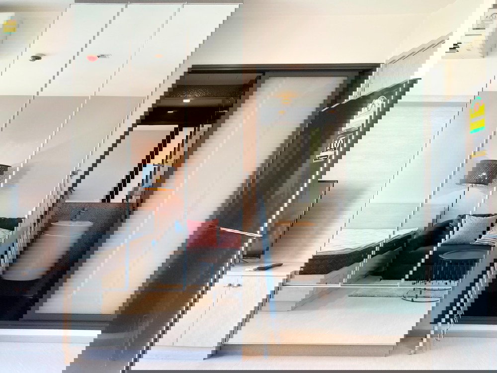 picture For Rent : Rhythm Sukhumvit 36 - 38 (studio) 30 sq.m. 18,000 THB Tel. 0924235675 Cate - 4/10