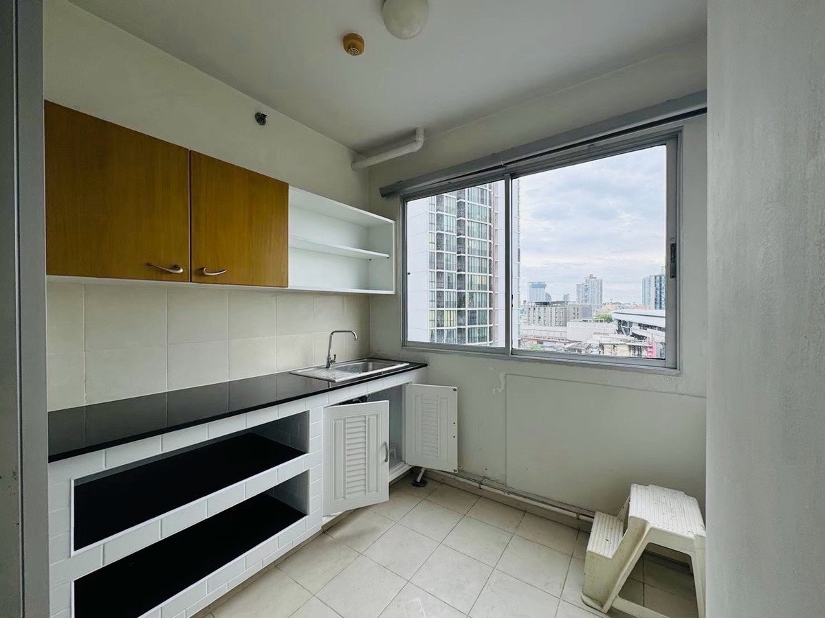 picture Only100 meters from BTS Udomsuk, a large studio room 33.8 sq.m. - 4/5