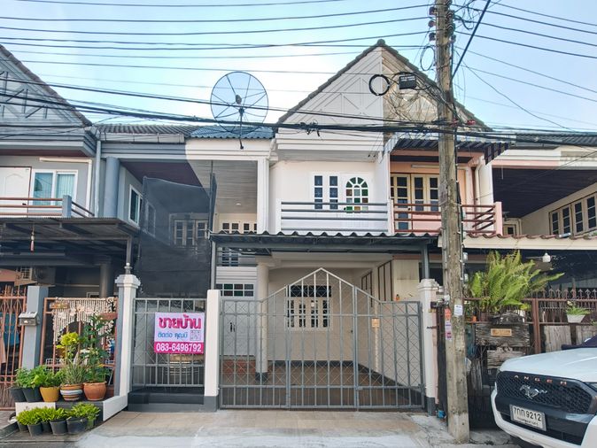ขายทาวน์เฮ้าส์ รีโนเวทใหม่ บดินทร์รักษา 3 คู้บอน 27 เนื้อที่ 20 ตร.ว. 3 นอน 2 น้ำ ต่อเติมครบ ใกล้รถไฟฟ้าสายสีชมพู สถานีคู้บอน พร้อมอยู่