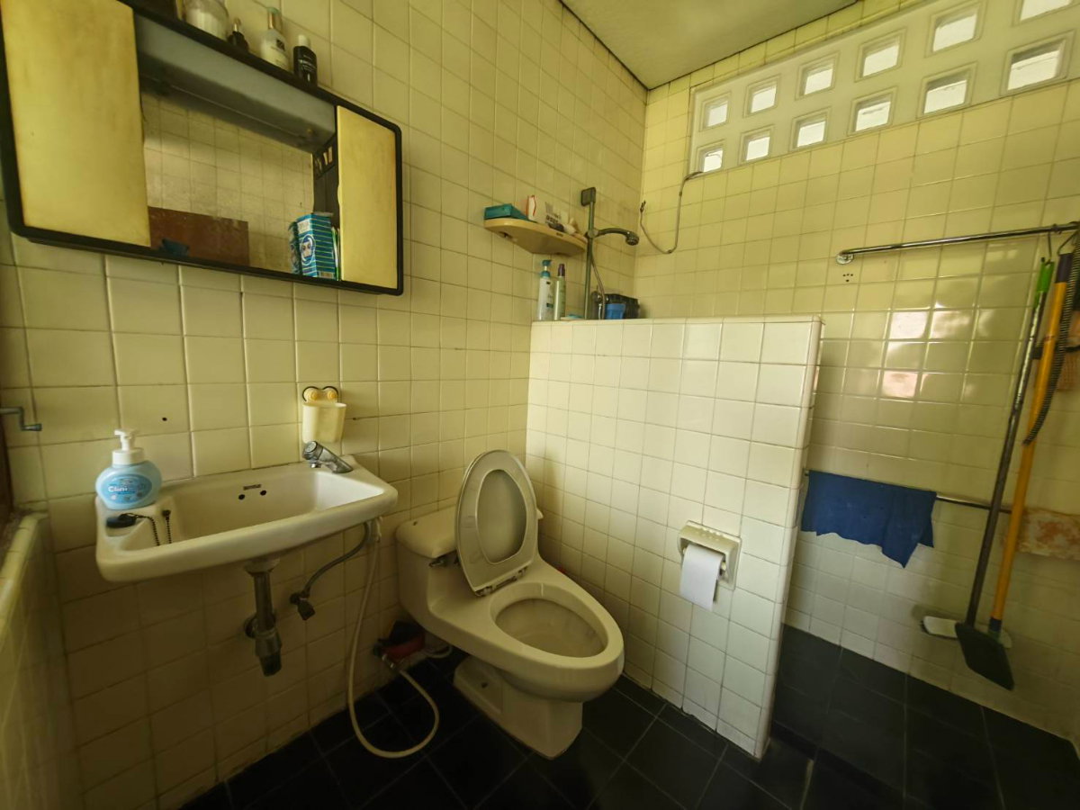 รูป ให้เช่าบ้านเดี่ยวซอยปรีดี26 ใกล้ถนนใหญ่ ซอยพัฒนเวศม์3 เดินทางสะดวก ใกล้โรงเรียนอินเตอร์และแหล่งไลฟ์สไตล์ ตอบไว0649742441 - รูปที่ 11/33