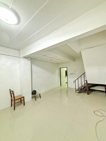 รูป แม็คโคร โลตัสใหญ่ สถานีรถไฟฟ้า BTSคูคต 2.3กม.ลำลูกกาคลอง2-3 ทาวน์เฮ้าส์ หมู่บ้านแอร์ 16 ตรว. 128ตรม. 2-3นอน 3แอร์ - รูปที่ 13/17