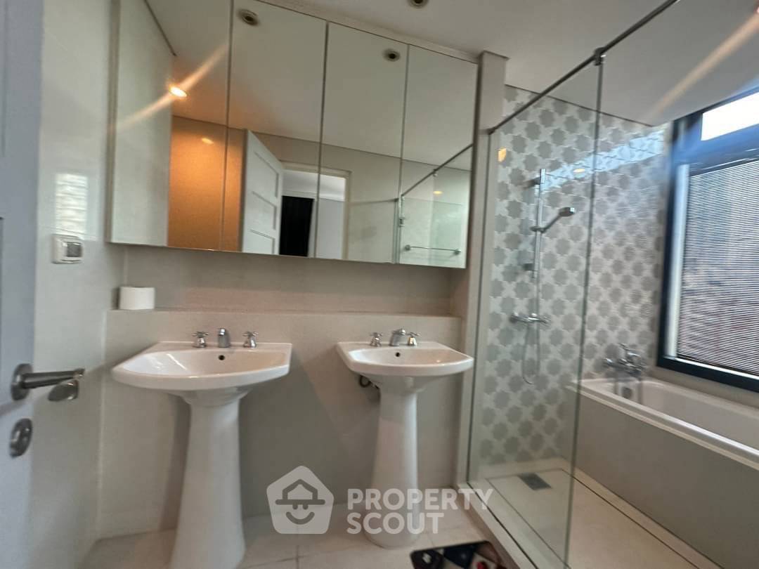 picture 2-BR Condo at Aguston Sukhumvit 22 near MRT Queen Sirikit National Convention Centre (ID 2803076) - 8/12
