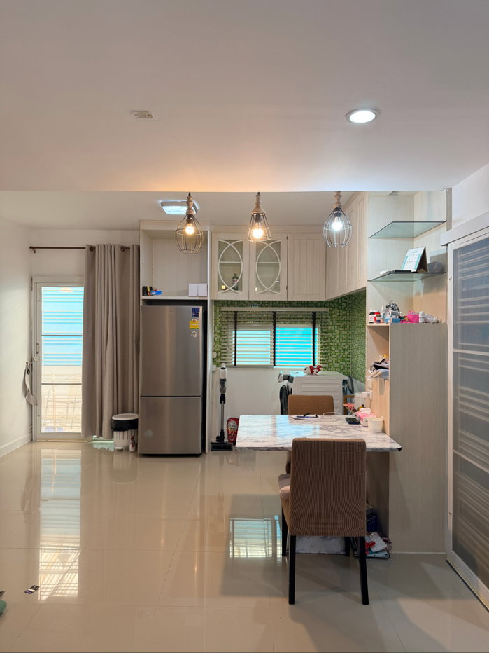 รูป ขายด่วน ทาวน์โฮม 3 ห้องนอน 2 ห้องน้ำ ใกล้เมกาบางนา สนามบิน - รูปที่ 2/10