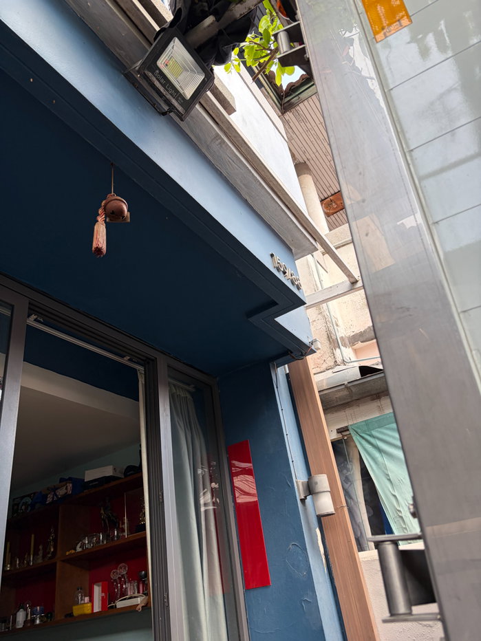 รูป ขายบ้านทาวเฮ้าส์ ทำเลลาดกระบัง – เคหะร่มเกล้า ซอย 64 เดินทางสะดวก ใกล้แหล่งชุมชน 📍 ที่ตั้ง: 159/88 ซอยเคหะร่มเกล้า 64 - รูปที่ 3/13