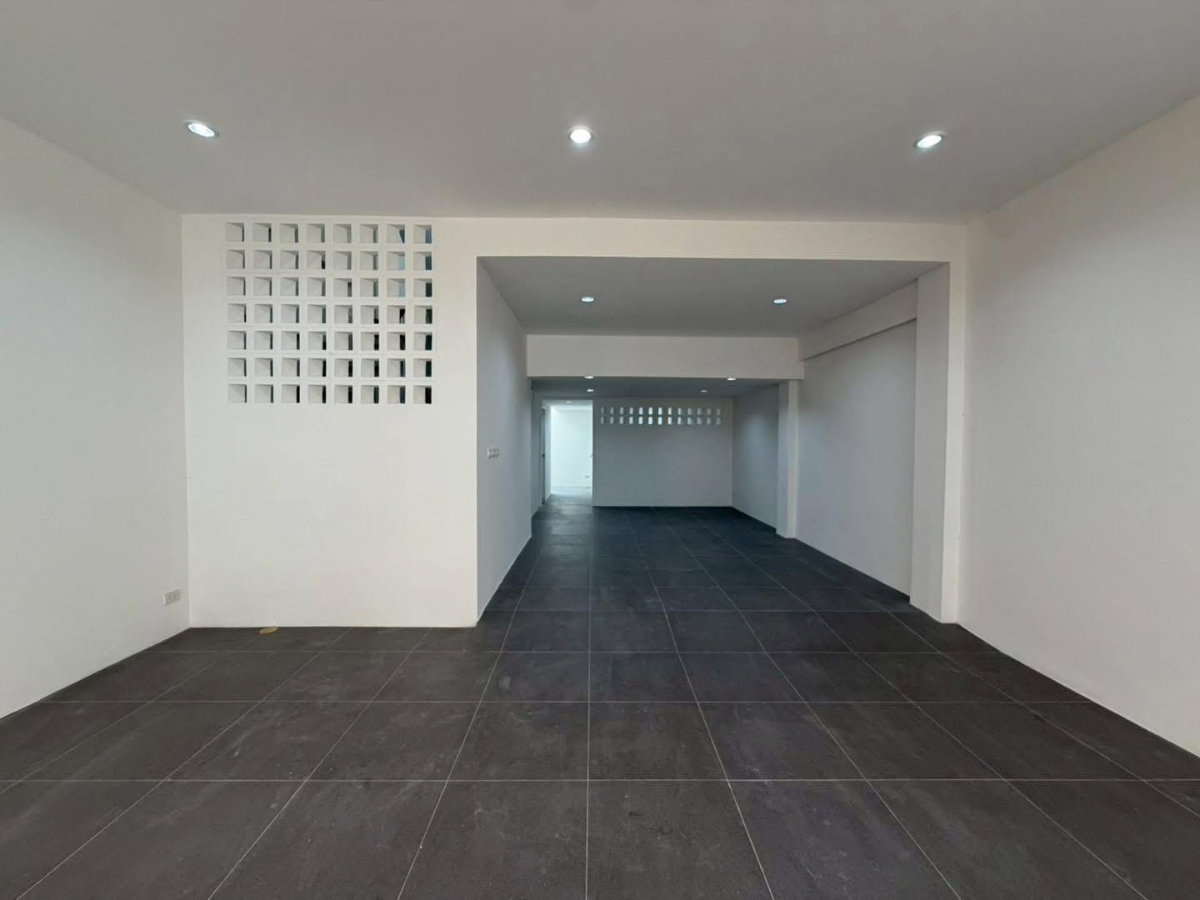 รูป ขายทาวน์โฮม 4.5 ชั้น พร้อมลิฟต์ รีโนเวทใหม่ สุขุมวิท 101 BTS ปุณณวิถี - รูปที่ 3/11