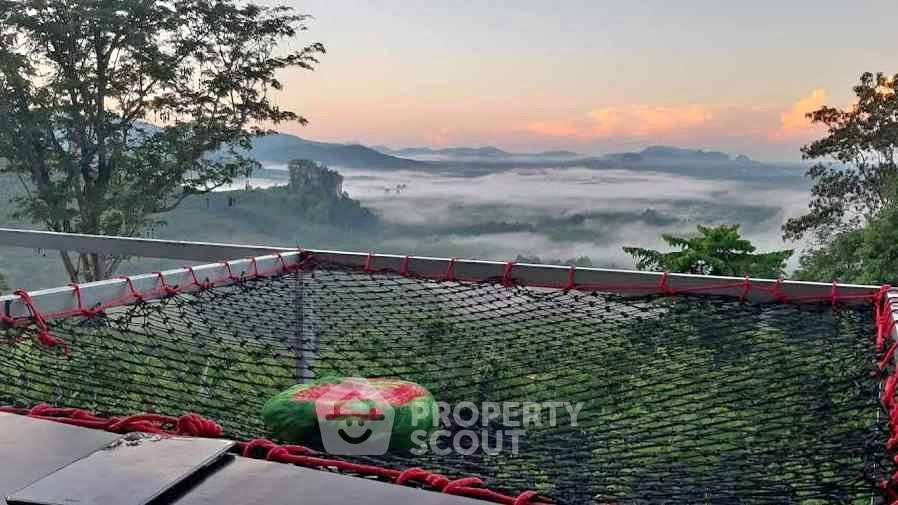 รูป ที่ดินสำหรับปล่อยขาย 112,000 ตารางเมตร แถว ใน คลองปราบ (ID 2523121) - รูปที่ 2/3