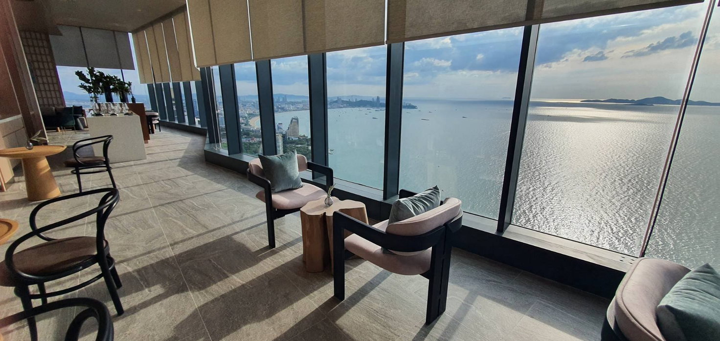 รูป AROM WONGAMAT Condominium 1 Bedroom Condo For Sale - รูปที่ 10/14