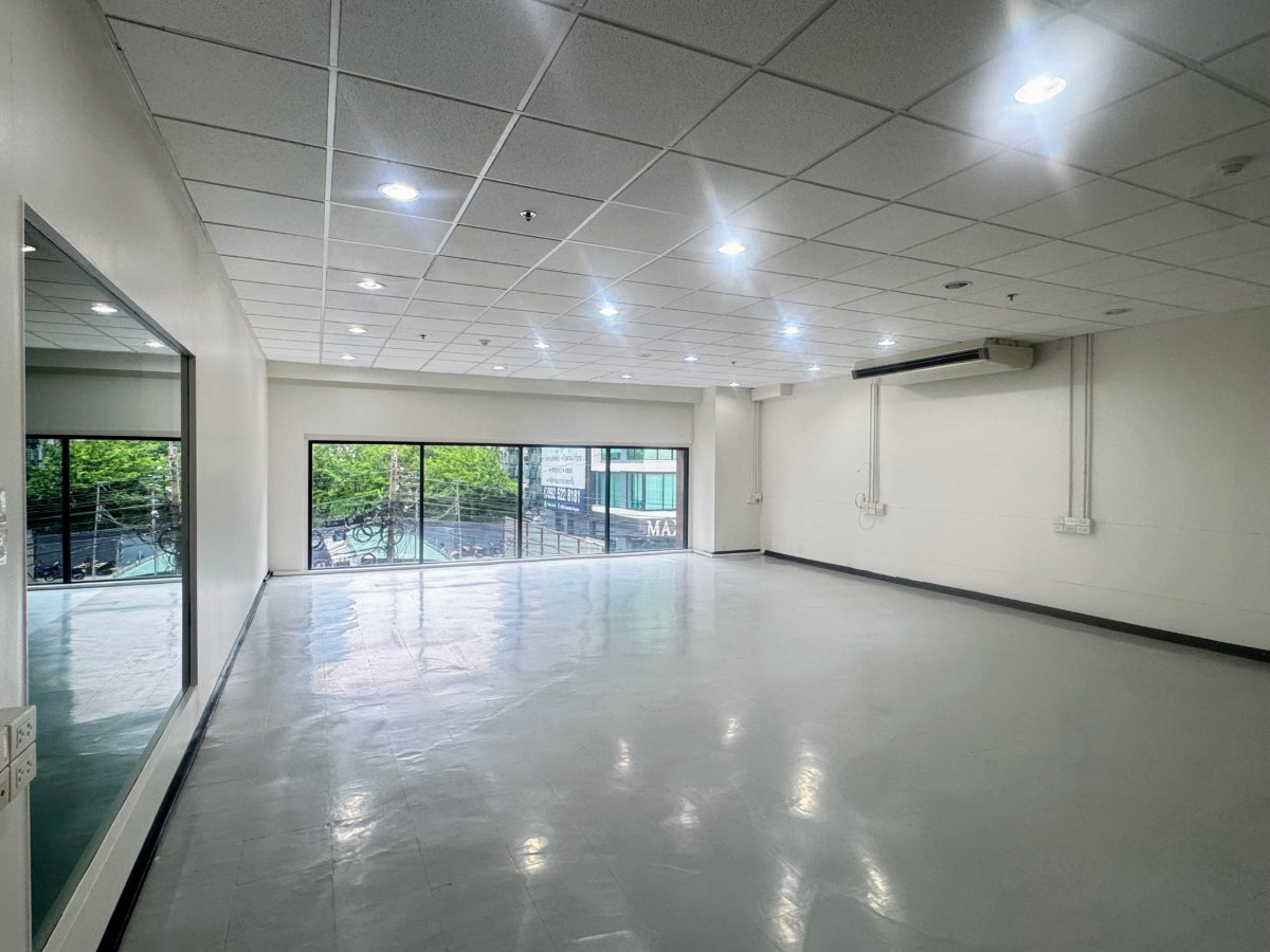 BBD Building Rama4 118sqm Office Space For RENT Near MRT Sam Yan Hua Lamphong Samyan Mitrtown Silom MBK Siam Paragon