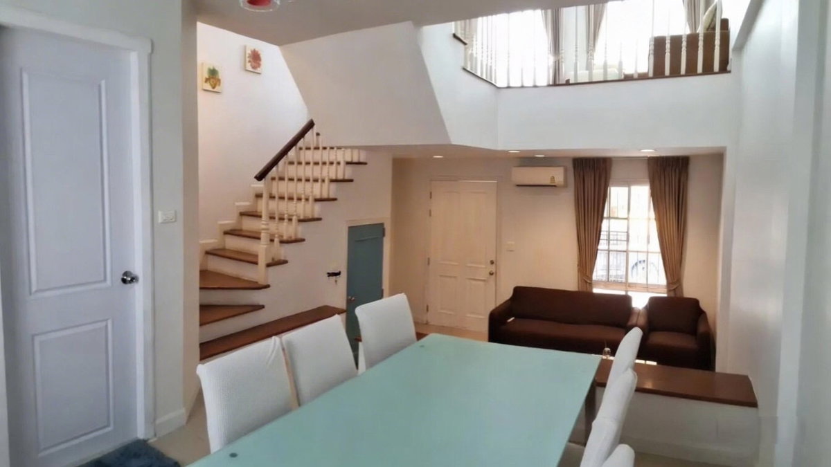 รูป ให้เช่าทาวน์โฮม 3 ชั้น Plus City Park Ekkamai - Ramintra นวลจันทร์ 32 บ้านเล่นระดับ เพดานสูง โปร่ง โล่ง ฟังก์ชันครบ พร้อมอยู่ ทำเลนวลจันทร์ - รูปที่ 5/11