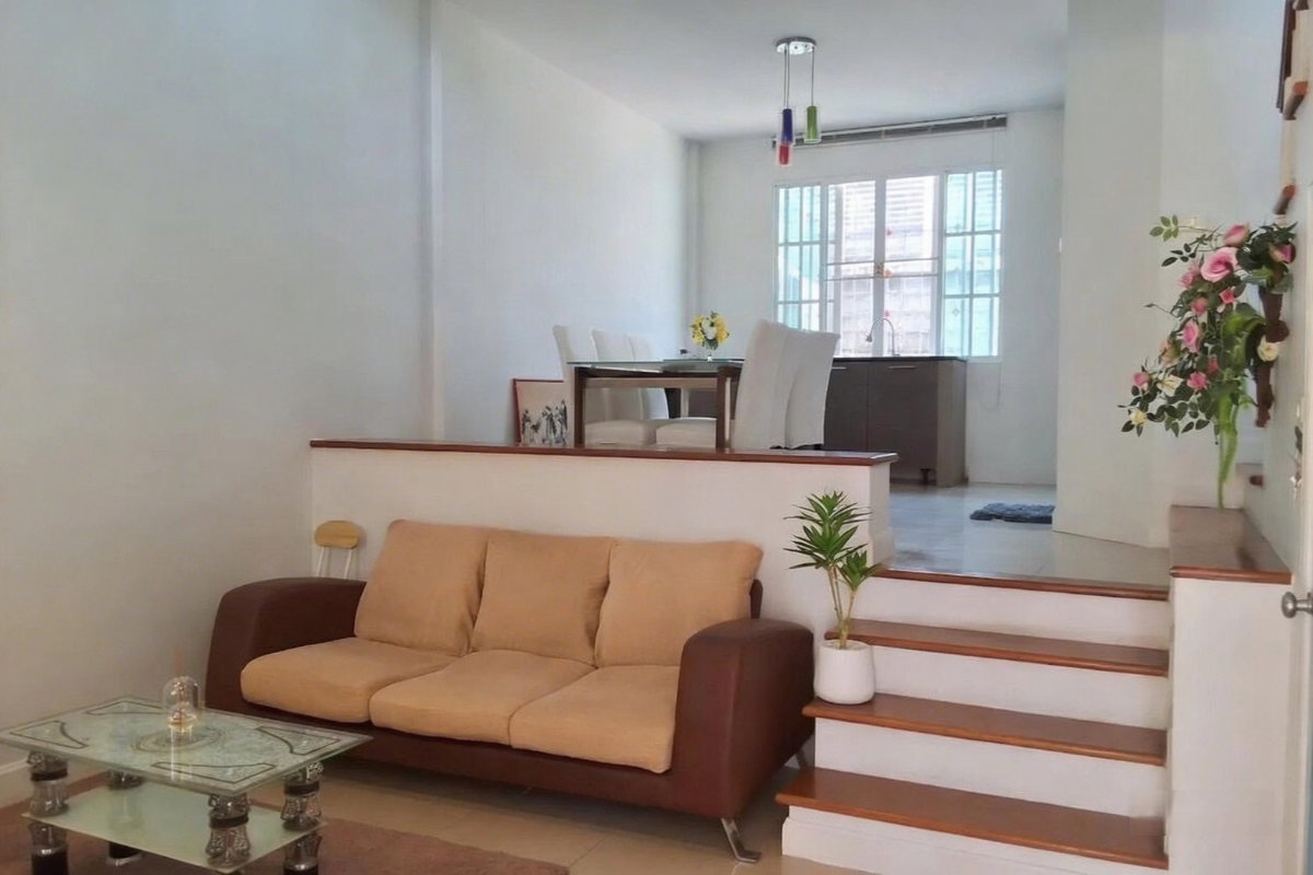 รูป ให้เช่าทาวน์โฮม 3 ชั้น Plus City Park Ekkamai - Ramintra นวลจันทร์ 32 บ้านเล่นระดับ เพดานสูง โปร่ง โล่ง ฟังก์ชันครบ พร้อมอยู่ ทำเลนวลจันทร์ - รูปที่ 3/11