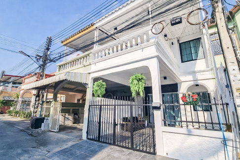 Townhome for Sale Central Pattaya Large Layout High Rental Yield