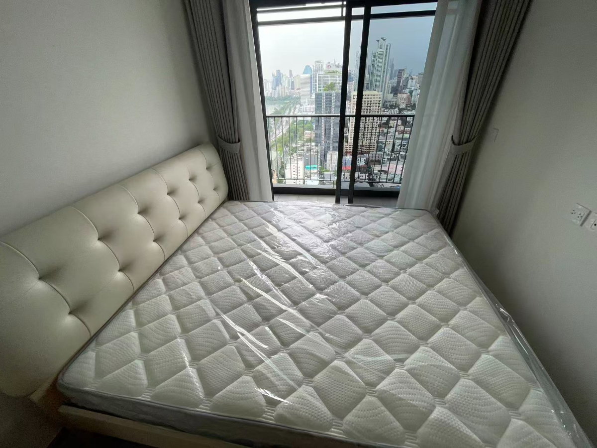 รูป ไลฟ์ พระราม 4 - อโศก | ยูนิตชั้นสูงระดับพรีเมียมพร้อมวิวเมืองอันน่าทึ่ง 23,000 บาท / เดือน  - รูปที่ 1/13