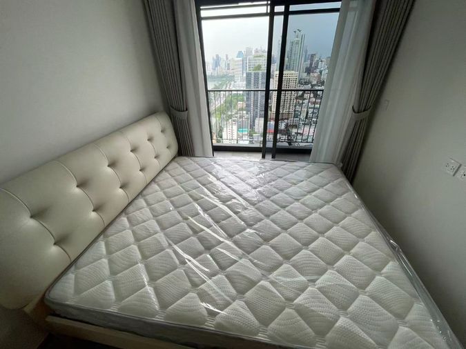 ไลฟ์ พระราม 4 - อโศก | ยูนิตชั้นสูงระดับพรีเมียมพร้อมวิวเมืองอันน่าทึ่ง 23,000 บาท / เดือน 