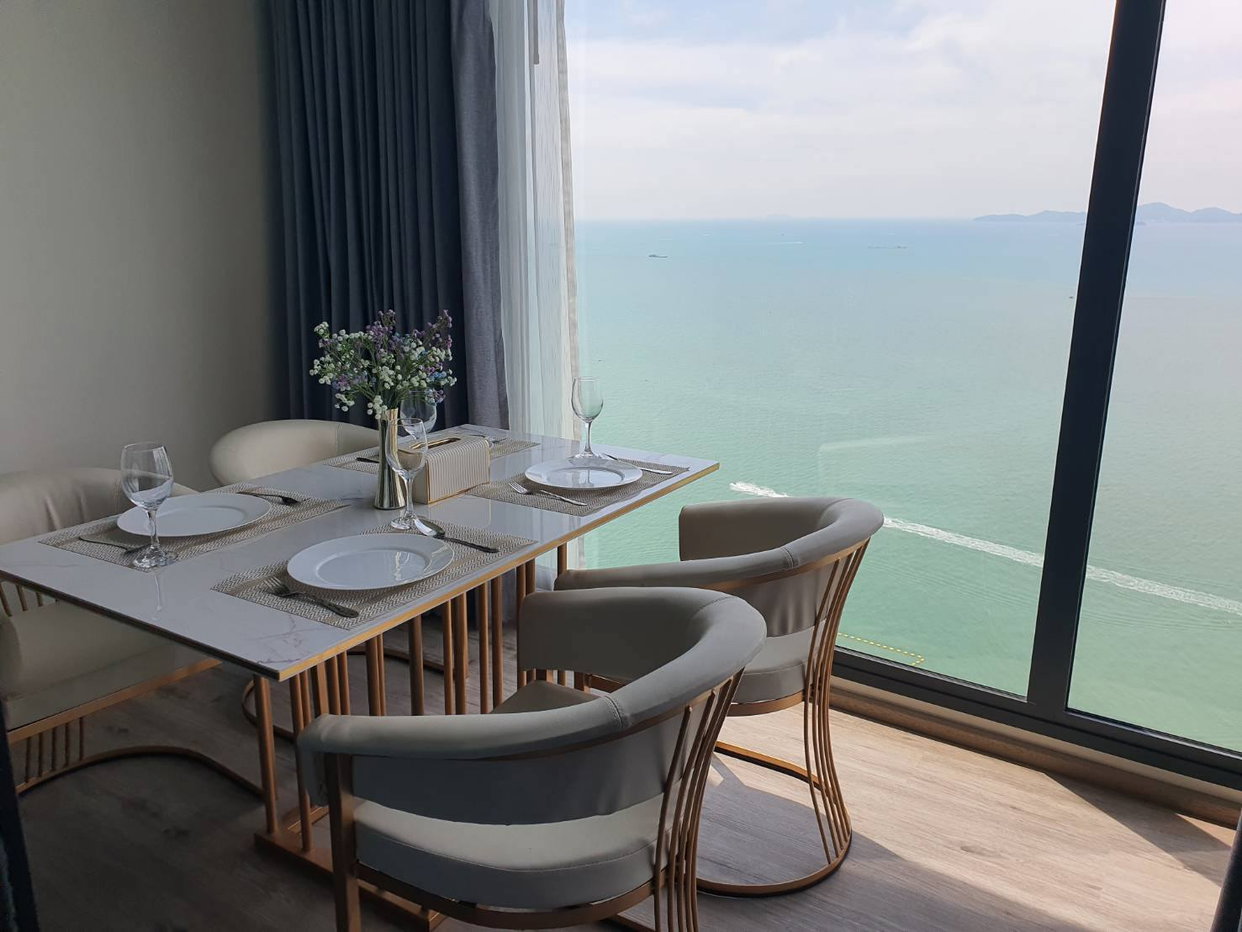 รูป AROM WONGAMAT Condominium 1 Bedroom Condo For Sale - รูปที่ 4/14