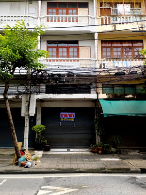 อาคารพาณิชย์ วิทยาลัยเทคนิคราชสิทธาราม : ขายอาคารพาณิชย์ 3 ชั้น ครึ่ง อยู่ในซอยเพชรเกษม 63