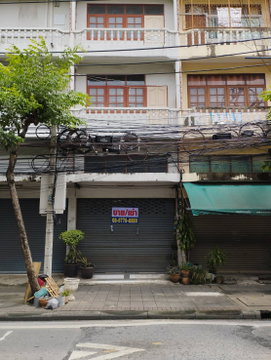 ขายอาคารพาณิชย์ 3 ชั้น ครึ่ง อยู่ในซอยเพชรเกษม 63