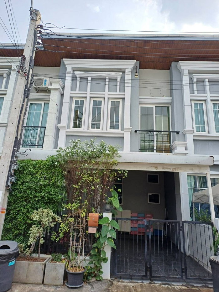 รูป #ขายทาวน์โฮม 2 ชั้น สไตล์อังกฤษ(เซนต์พอล) โครงการ : โกลเด้นทาวน์ สุขุมวิท-สถานีรถไฟฟ้าแบริ่ง - รูปที่ 1/7