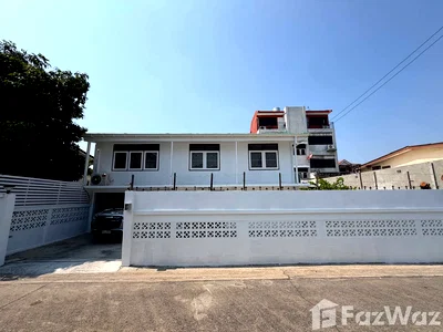 Townhouses for rent Central Plaza Bang Na : 3 Bedroom Townhouse for rent in Bang Chak, Bangkok  6186074