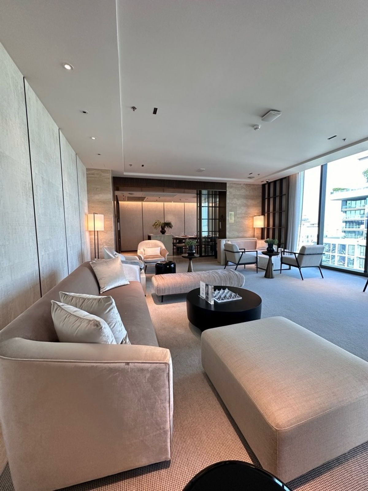 The Strand Thonglor 🛌 2 Bedroom | 🛁 2Bathroom 30 MB.