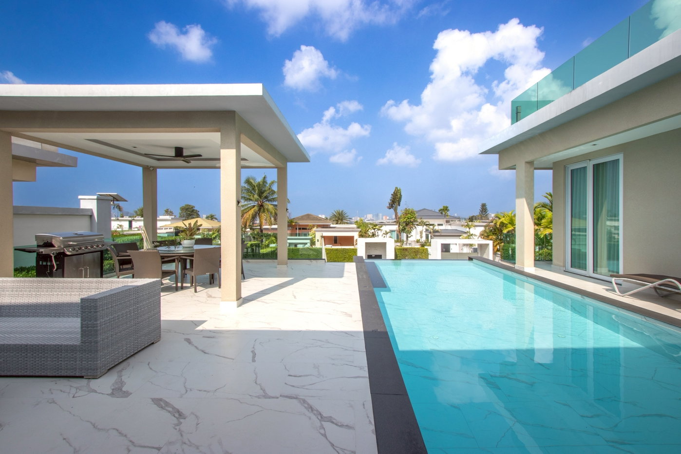 รูป Luxury Pool Villa for Sale Pattaya 10 Bedroom Hilltop Estate - รูปที่ 3/31