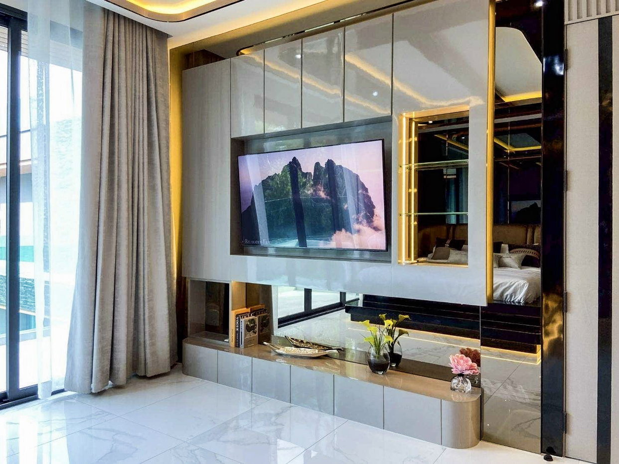 รูป 5 Bedroom Luxury House for Sale in East Pattaya - รูปที่ 2/16