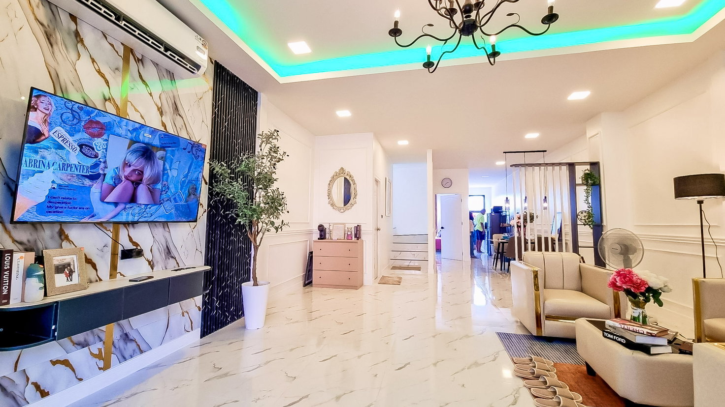 รูป Townhome for Sale Central Pattaya Large Layout High Rental Yield - รูปที่ 3/12