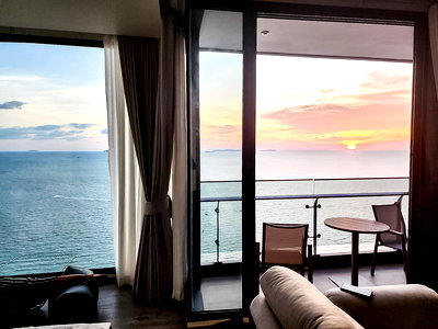 คอนโดให้เช่า : Condo for Rent Arom Wongamat Beachfront 1 Bedroom Sea View