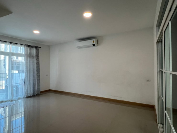 picture Q Distric Westgate , Low price and included fee - 13/32