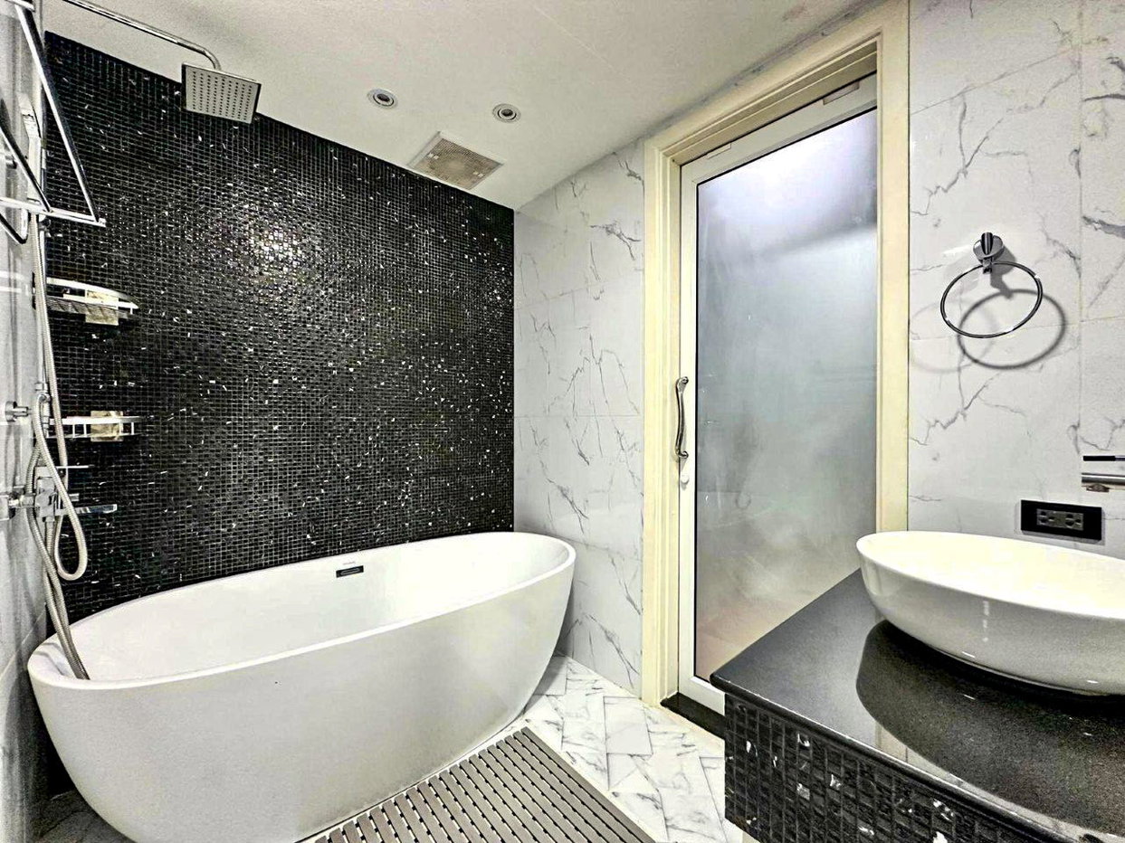 รูป 2 Bedroom Condo for Sale at Regent Pratamnak Pattaya - รูปที่ 12/14