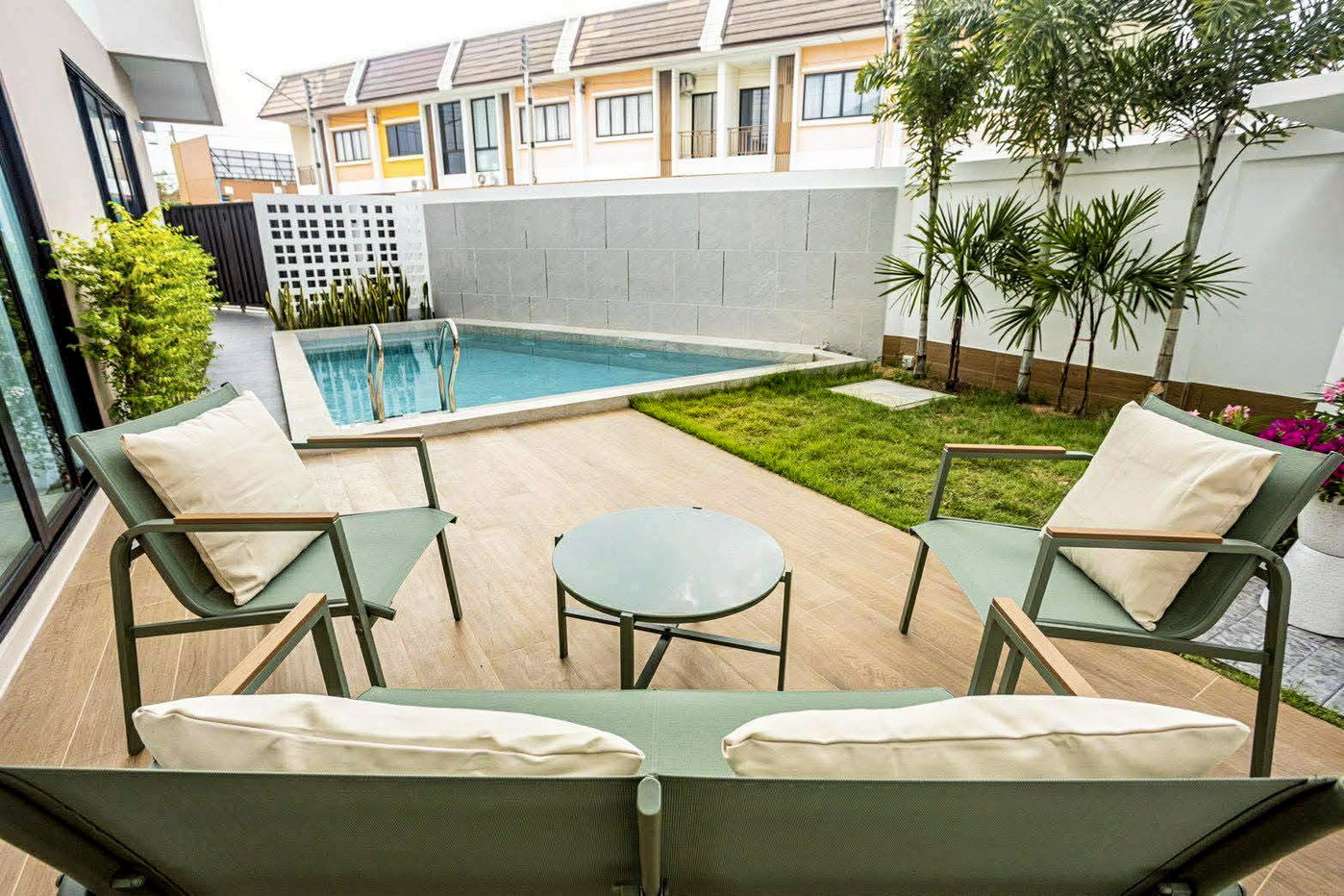 รูป 3 Bedroom Pool Villa for Sale in East Pattaya - รูปที่ 3/19
