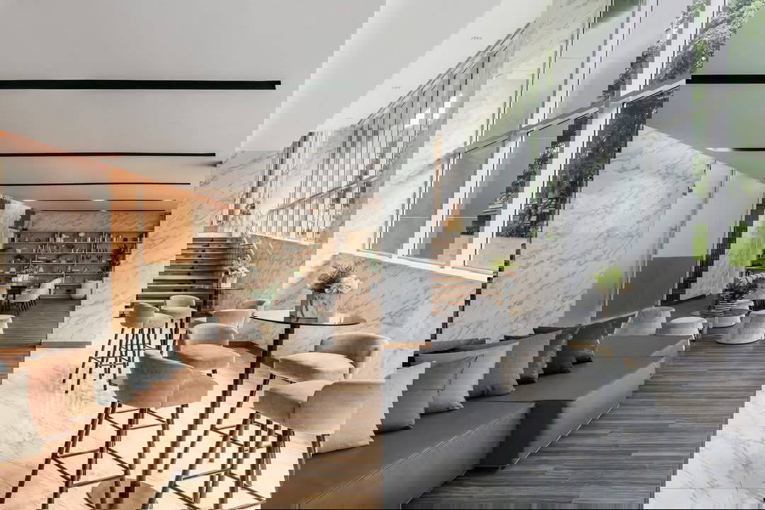 picture Sell Nothing Hill Sriracha 2.29 M. - 14/20