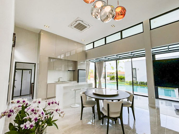 รูป 3 Bedroom Pool Villa for Sale in East Pattaya - รูปที่ 4/15