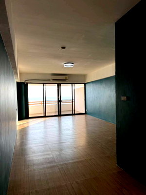 Condos for rent Sattahip Chonburi : For Rent Condo Pattaya Jomtien Beach Front