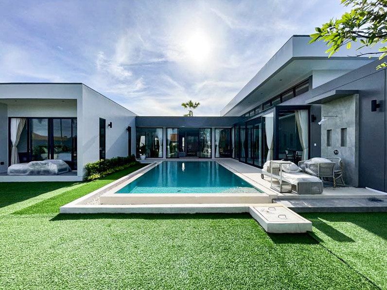 รูป 3 Bedroom Pool Villa for Sale in East Pattaya - รูปที่ 1/15