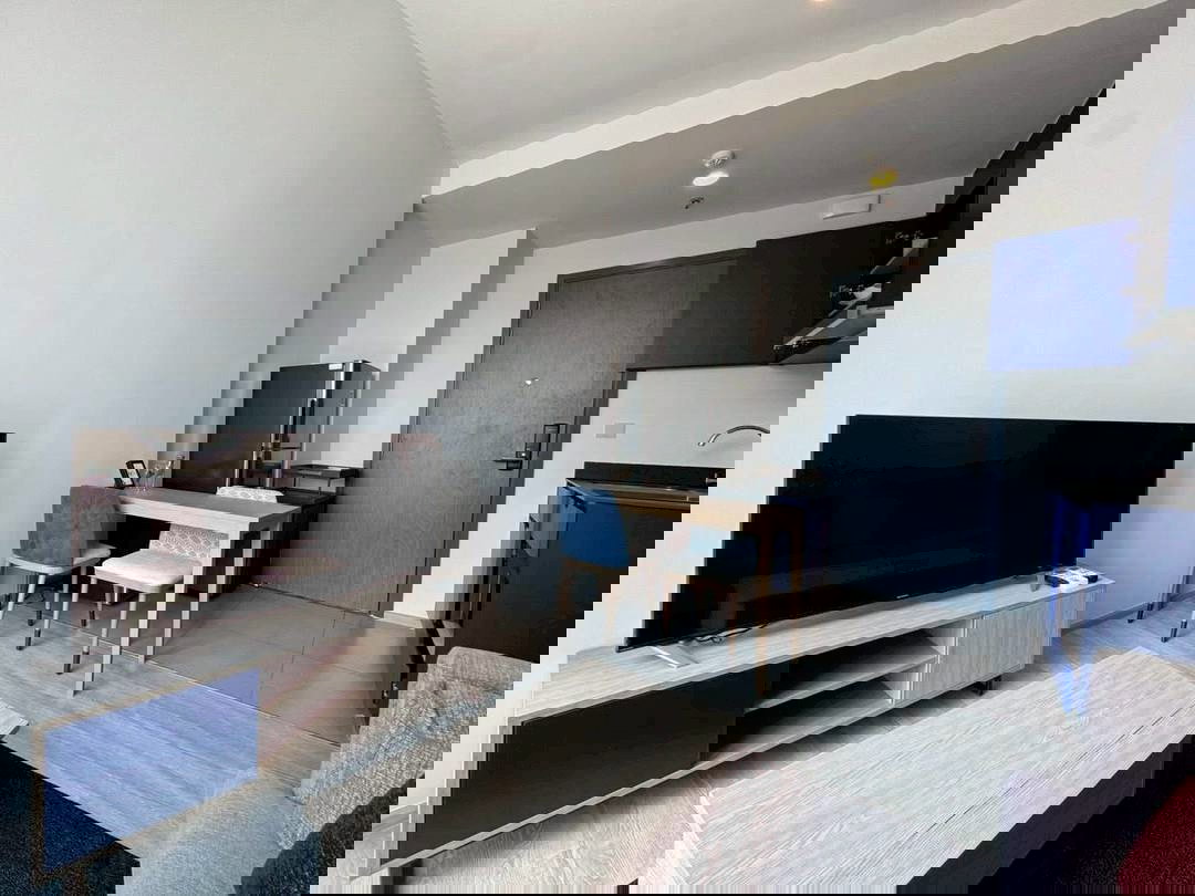 รูป ปล่อยเช่า XT Ekkamai 🏙️✨ ห้องสวยชั้น 7 ลมดีอยู่สบาย 🍃 ใกล้ BTS เอกมัย เดินทางสะดวก 🚆 เฟอร์+เครื่องใช้ไฟฟ้าครบ พร้อมอยู่ 🔐🛋️ - รูปที่ 4/18