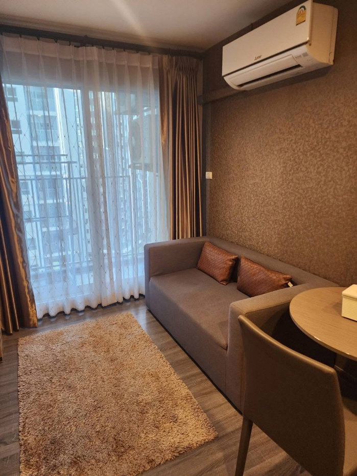 รูป 🌟The Trust Condo @ BTS Erawan ราคาดีมาก ห้องไม่เคยปล่อยเช่า เป็นห้องตัวอย่างของโครงการ สวย ตกแต่งวอลล์เปเปอร์ พร้อมเฟอร์นิเจอร์ 🌟 - รูปที่ 2/6