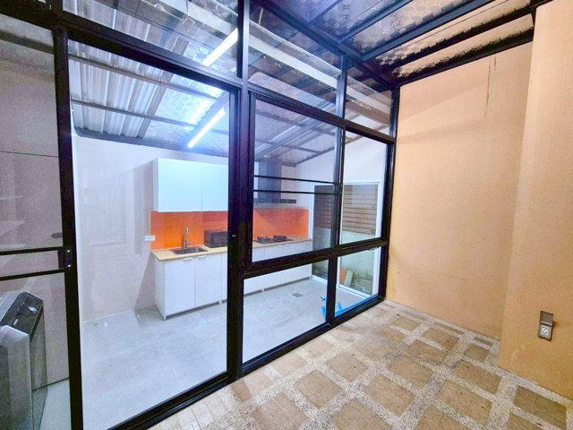 รูป ใกล้ BTSอารีย์ 750ม. โรงพยาบาลพญาไท2 1.5กม.โฮมออฟฟิศ 3 ชั้น จอดรถ 4-6คัน 3-4นอน 4น้ำ และ กระทรวงการคลัง 400 ม. 50ตร.ว. 300ตร.ม. - รูปที่ 7/8