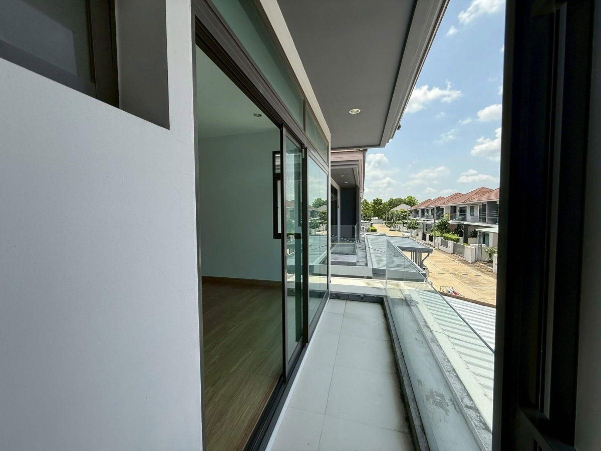 รูป ขาย บ้านแฝด ราคาถูกที่สุดในโครงการ Aura Luxe Ramkhamhaeng 94 ออรา ลักซ์ รามคำแหง 94 เฟอร์นิเจอร์ครบชุด ใกล้ MRT สายสีส้ม สถานีสัมมากร - รูปที่ 12/12