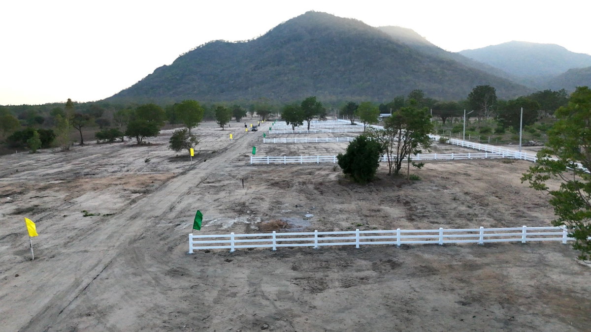 รูป ที่ดินทำบ้านสวนติดภูเขา ใกล้ทะเล ใกล้กรุงเทพ สาธารณูปโดภคครบ ถนน-น้ำ-ไฟ-รั้วคาวบอย3ชั้น โฉนดครุฑแดงพร้อมโอน  - รูปที่ 8/9